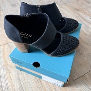 TOMS Women's Black Milan Closed Toe Heeled Shoes